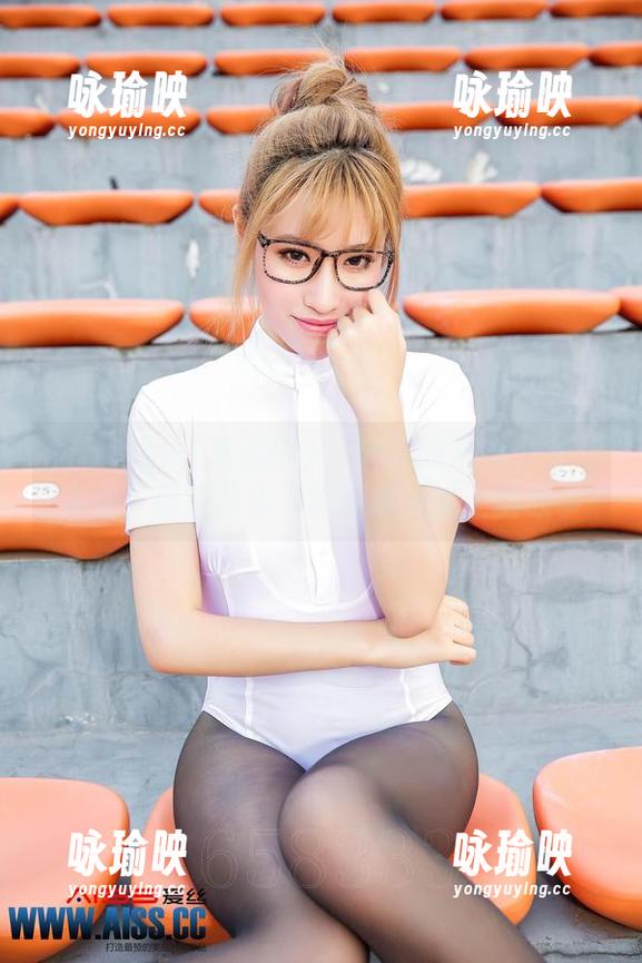 AISS爱丝(黄金版) - 索菲的滑板少女写真集：那些镜头下的草地与尘土的故事