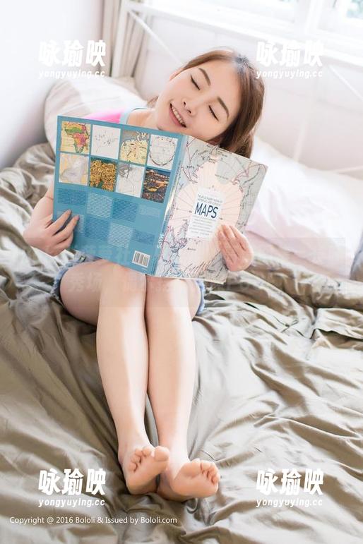 BoLoli菠萝社 - 夏美酱的高清图集：长腿秀场，偶尔摆个拍照POSE！