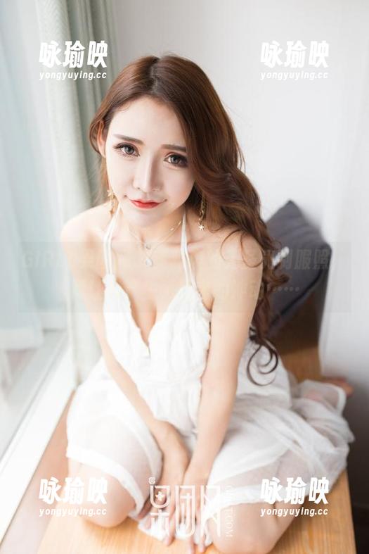 GIRLT果团网 - 莫雅琪的无圣光制服照，竟让我产生了思考的冲动……