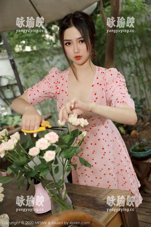MFStar模范学院-Betty林子欣 MFStar模范学院 - Betty林子欣的少女私拍,色彩太鲜艳,美图像是天上掉下来的彩虹!