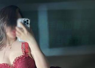 微密圈 – MIYA穿水手服的样子，在高清里的每一帧都有些季节感。