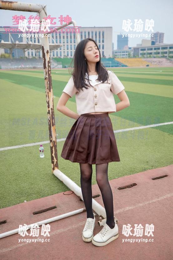 MSLASS梦丝女神 - 精选牛仔裤写真集：喜儿用腿说话，裤子在默默斗艳！