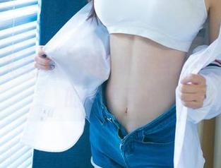UGirls尤果网 – 用壁纸装点生活，王语纯的天使采访