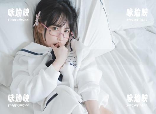 Uhye(이유혜)合集：棉袜在光影中悄悄绽放