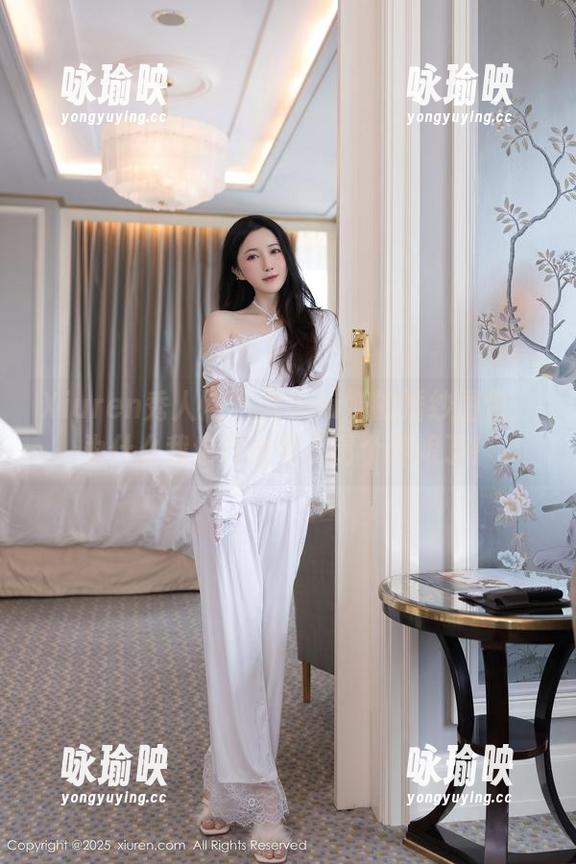 Xiuren秀人网 - 尤Una娜的婚纱图包：为什么我也开始考虑请个伴娘了！