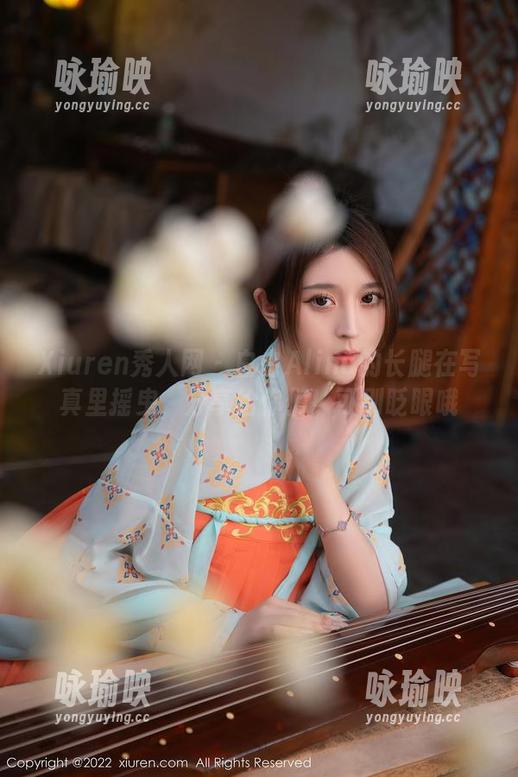 Xiuren秀人网 - 白白Alina的长腿在写真里摇曳，分享给你们！可别眨眼哦