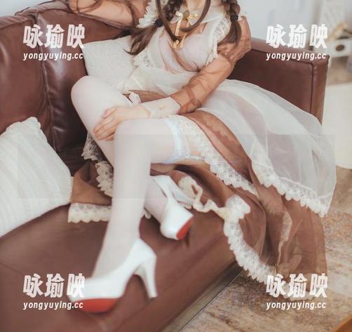 coser衣衣以透明女仆身份回归，cos写真惊喜与尴尬并存！