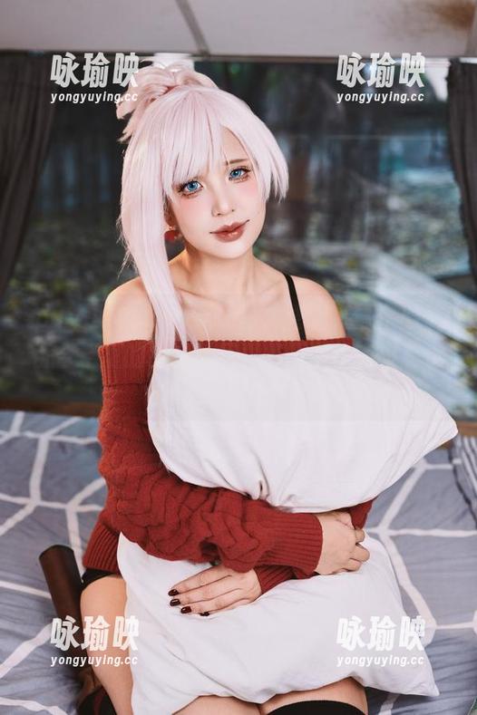 puypuychen穿红裙，整个人像走出了百合糕里的女主！写真集原图里有没有倒霉蛋的特写？