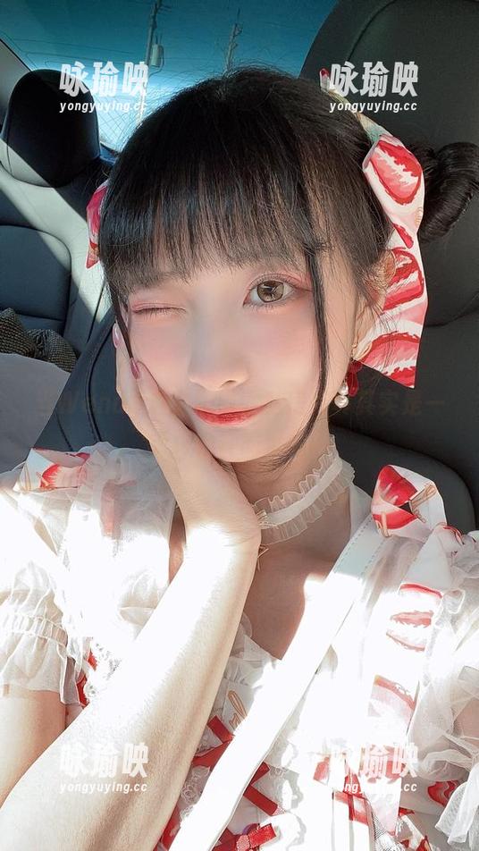 wendydydydy_酱油 当Wendy遇上奶牛,私房写真其实是一场跨物种的聚会。