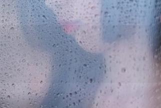瞧，w黑米粥w的套图把高跟鞋穿出了新境界，虽然我可能只敢在沙发上试试…