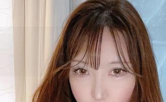 サク(saku)的美脚，分享一种温柔的力量，真想让时间静止在这画面里。