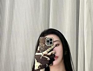微密圈 – 从这里开始，不爱笑的赛琳全套学姐写真下载带你飞！
