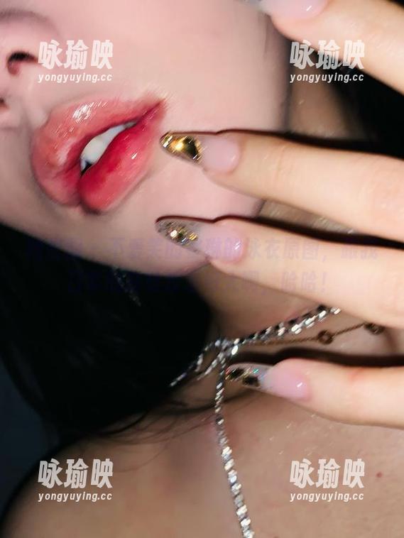 不爱笑的赛琳 微密圈 - 不爱笑的赛琳的泳衣原图,跟我日常的拖鞋反差好大啊,哈哈!