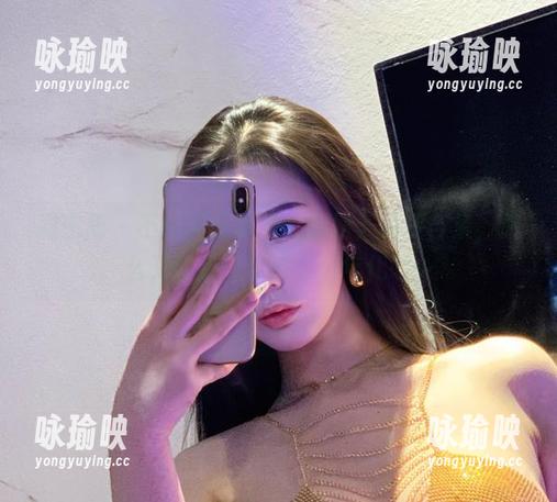 微密圈 - 不爱笑的赛琳的御姐天花板合集，怎么又让我想起那么个年代呢…