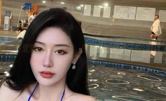 微密圈 – 不爱笑的赛琳自拍，壁纸可原图般诱惑–敢试试吗？
