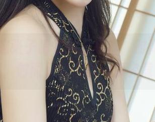 丽柜 – 这张子晴的裸足写真，时而显得脆弱，时而又让人想一探究竟。