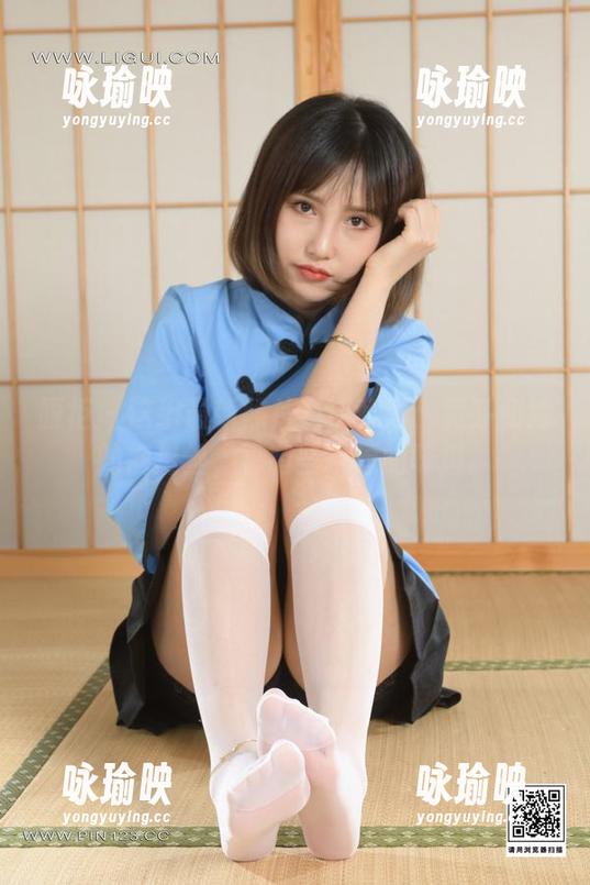 丽柜 – 这组最新照片有点意思：黄芬和她的裤里丝，真有些挑逗的味道。
