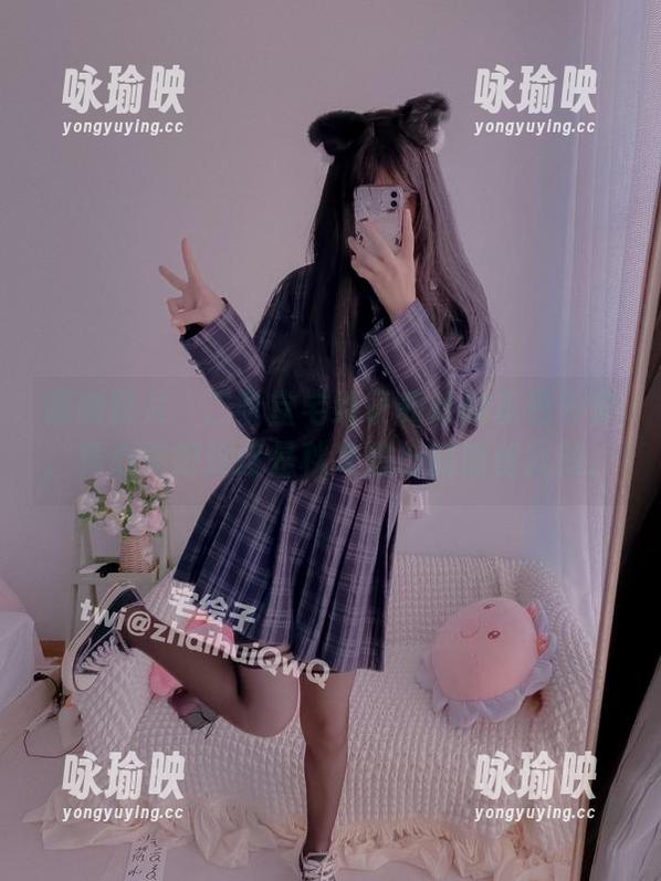 最新照片：二阶堂宅绘子和她的灰色外套，真心觉得这该是秋冬流行的隐秘武器。