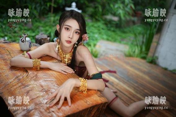 余多多Dudu的制服写真，这图片下载得值！