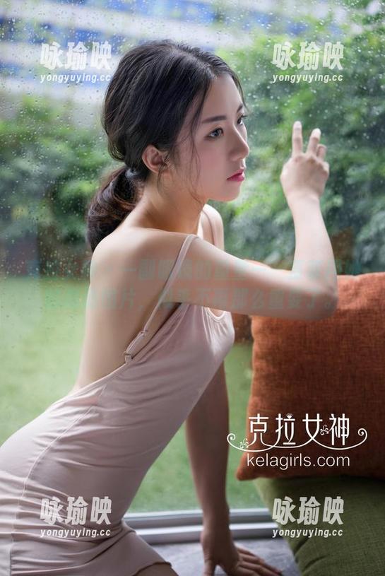 克拉女神 - 一副眼镜的重量——慕菲用她的高清图片，似乎不再那么重要了。