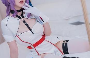 看了前羽rr的裸足合集，真是被她的脚气质征服了
