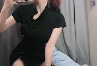 在叉子宝宝的照片中，细腻触碰杨玉环的另一面。