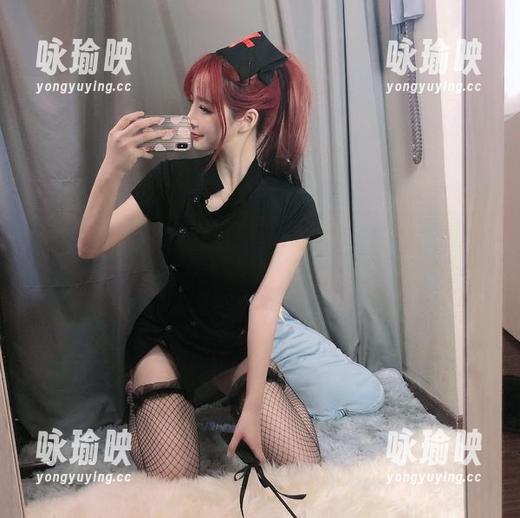 在叉子宝宝的照片中，细腻触碰杨玉环的另一面。