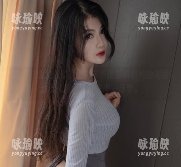 啧啧，这原图里的大梨子不是御姐和她的美丽大凤礼服，就像在做一场梦。