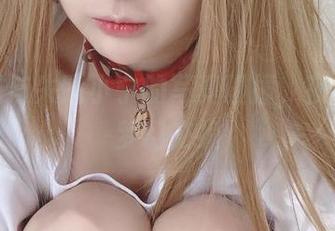 紫色猫与失眠小宁的写真碰撞，夜色下的梦幻交织