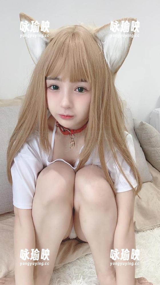 失眠小宁 紫色猫与失眠小宁的写真碰撞,夜色下的梦幻交织