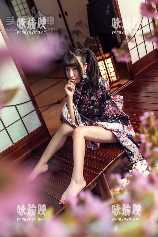 头条女神 - 最新王竹职业装美图，办公室也能变时装秀现场！