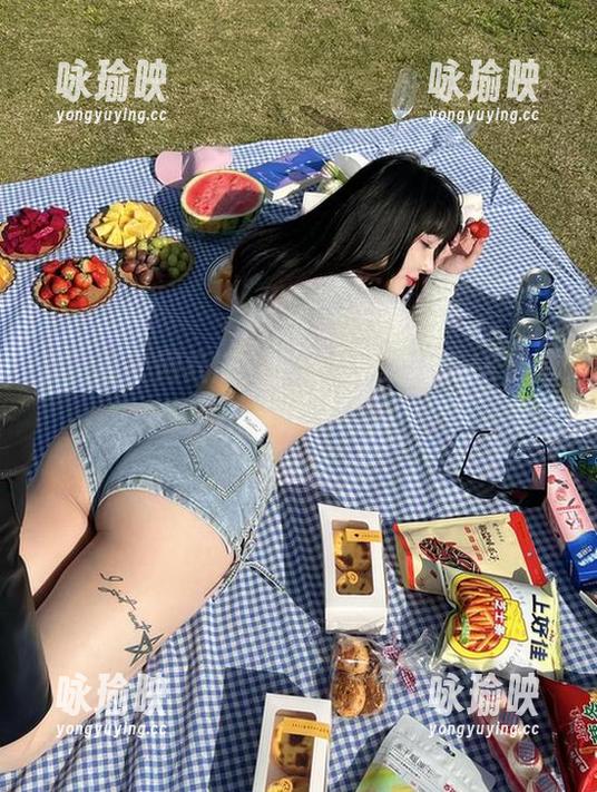 微密圈 - 网红博主宋昱欣，居然把JK变成了一种壁纸风潮！