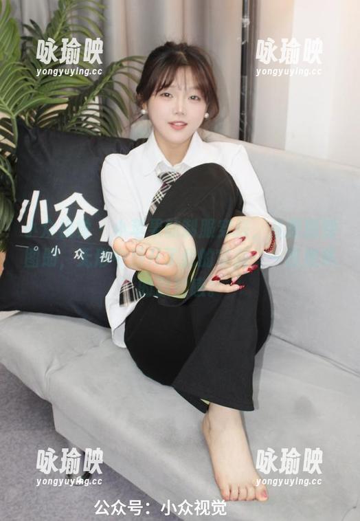 小众视觉-小苹果 小众视觉 - 小苹果的制服穿搭,从原图到图册,无形中提升了我的审美,一言难尽的默契感。