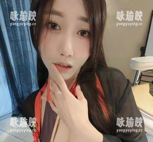 微密圈 - 小玉吃果冻和她的另一半更新了，这次我们都在两个人的画面里喔！