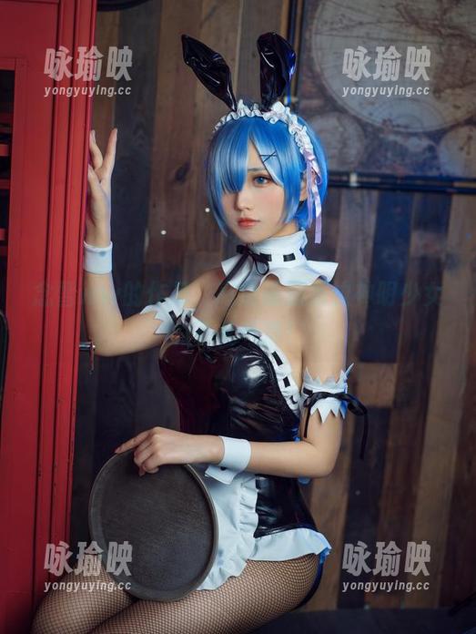 念雪ww的作品，高清还原海边神明少女的不凡气质！
