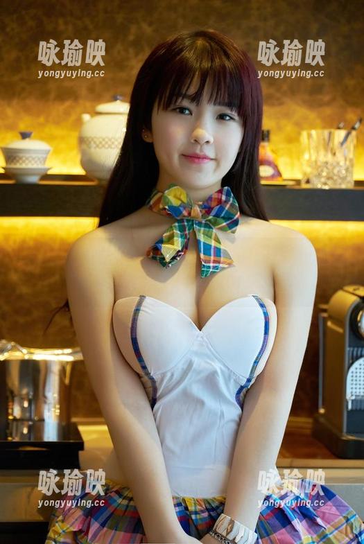 推女郎 - 私拍特辑：木婉晴的短裤，快来看她怎么摆姿势！