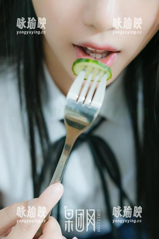 想看千娇百媚？果团网的免费写真让你脱掉高跟鞋