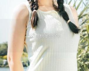 桃墨公子的全套写真：让你的双眼深陷‘美足’的漩涡，不好意思，这是个失误。