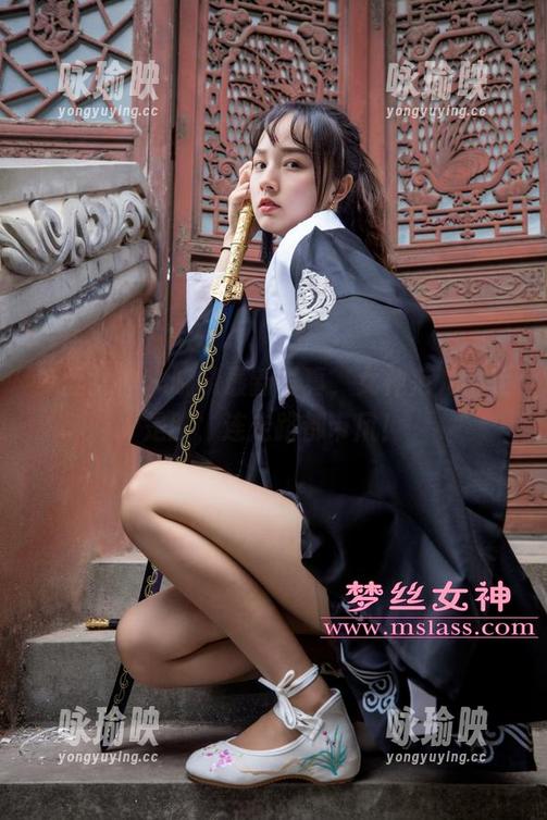 梦丝女神 - 晓晓最新写真，女神范儿不止是脸，连走路都带风！