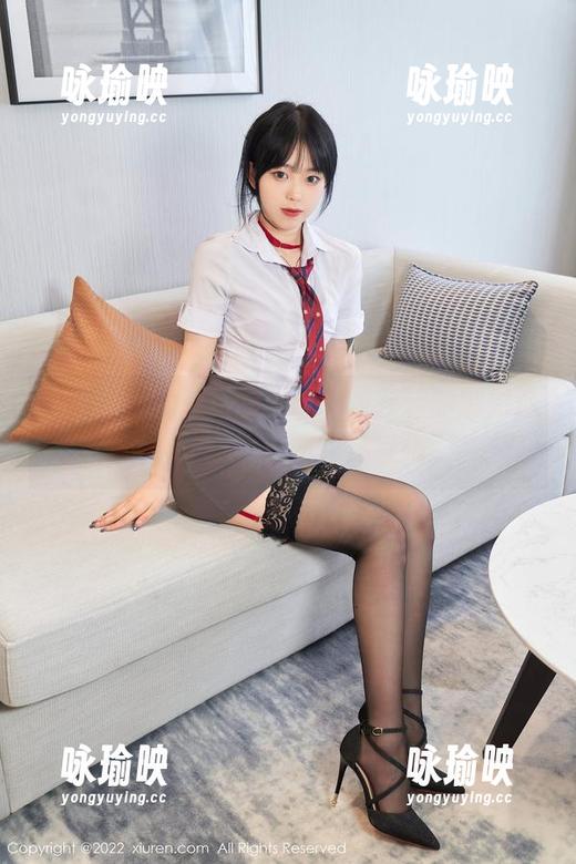秀人网 - 翻开资源，Luffy菲菲的御姐造型，让我小心脏怦怦直跳。