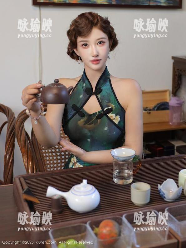 秀人网 - 说好的Nono酱户外全套，下载后是不是该开一场小派对呢？