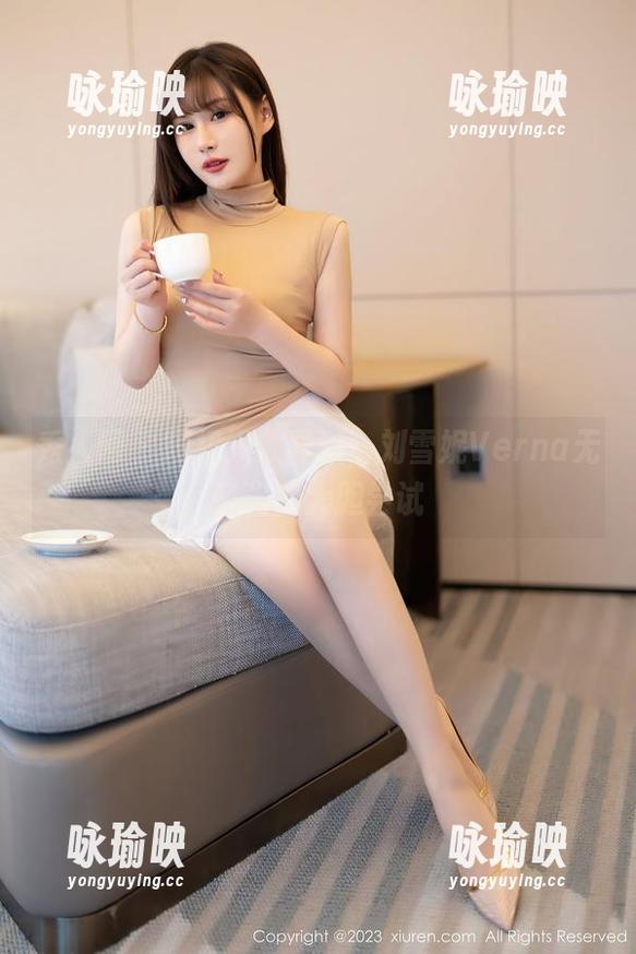 秀人网 - 短裙大放异彩，刘雪妮Verna无圣光的大胆尝试