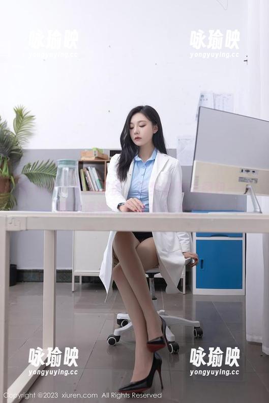 秀人网 - 来点硬货！初梦瑶网袜图包——福利满满，你还在等什么？