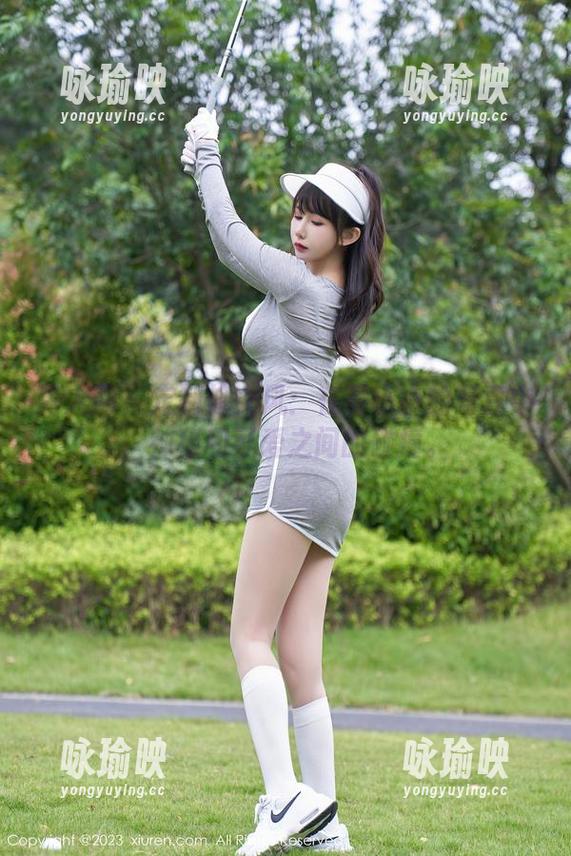 秀人网 - 定制修女风：在吴小小的写真中，神秘和可爱之间的碰撞。