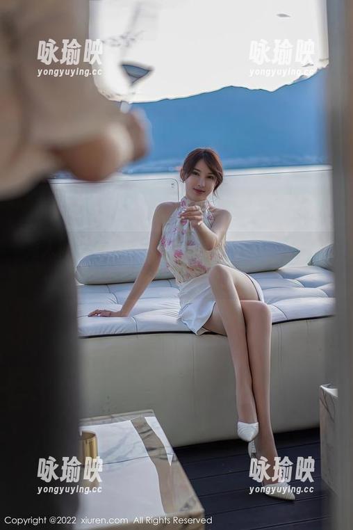 秀人网 - 当白衬衫遇上周慕汐baby，私房图集里的暗示让人想入非非