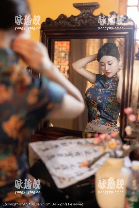 秀人网 - 高清图册里的安然maleah，图书馆满是书香还有她的轻声私语