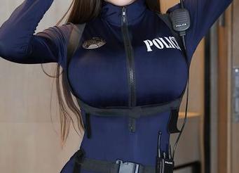 秀人网 – 小蛮腰lvy放马过来，全套写真把女孩的气场提升到99%！