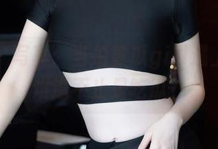 秀人网 – 写真：当拍黄瓜girl遇上女仆，难道不止是吃瓜？