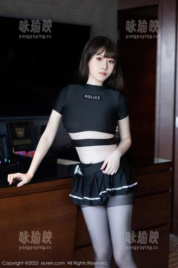 秀人网-拍黄瓜girl 秀人网 - 写真:当拍黄瓜girl遇上女仆,难道不止是吃瓜?