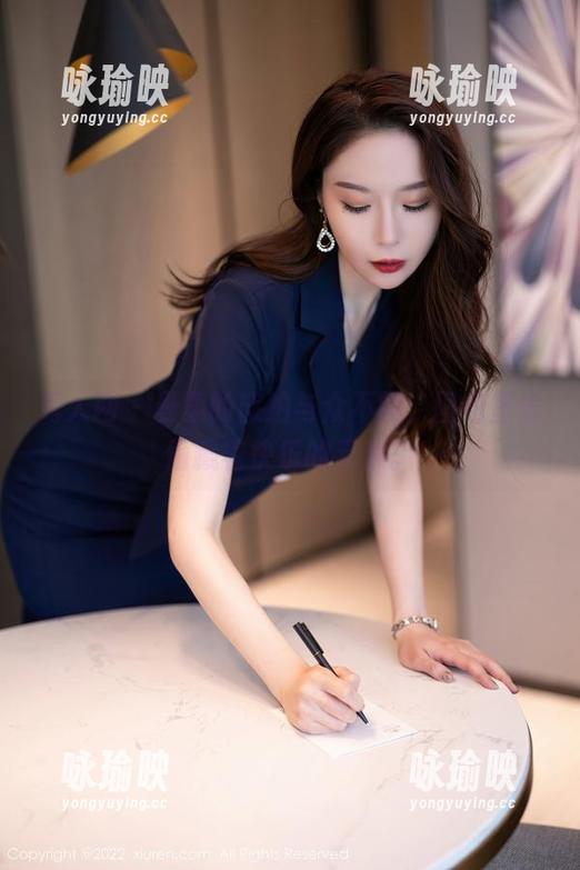 秀人网 - 曼柔的旅拍与众不同，图包里偷偷藏着快乐的元素。